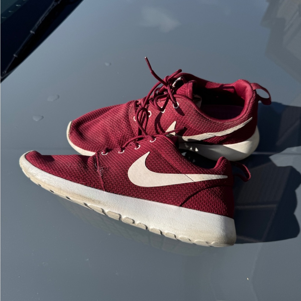 Nike Roshe Run Maroon (Size US 8.5M)